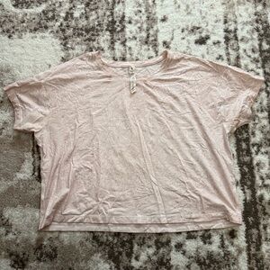 Lululemon Casual Light Pink Short Sleeve Cropped Tee